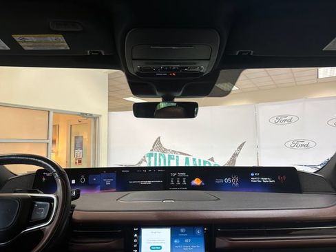 Used 2025 Lincoln Navigator Reserve AWD/4WD image 19