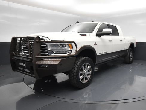 Used 2022 RAM 2500 Limited AWD/4WD image 2