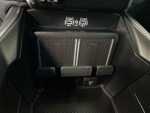 Used 2025 RAM 3500 Laramie AWD/4WD image 56