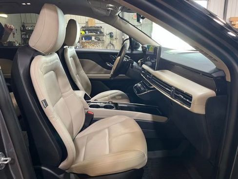 Used 2025 Lincoln Corsair Reserve AWD/4WD image 26