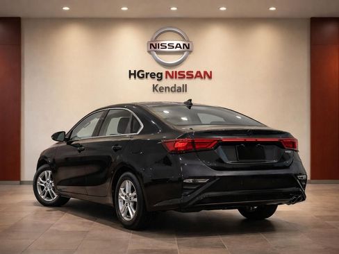 Used 2023 Kia Forte LXS FWD image 6