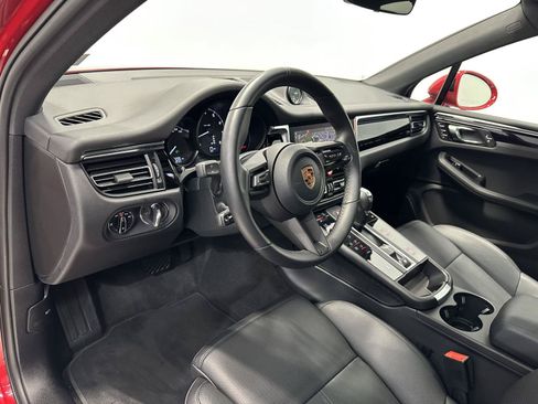 Certified 2026 Porsche Macan AWD/4WD image 4