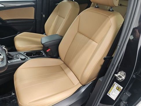 Used 2023 Volkswagen Tiguan SE w/ Panoramic Sunroof Package image 14