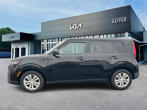 Certified 2022 Kia Soul LX image 5