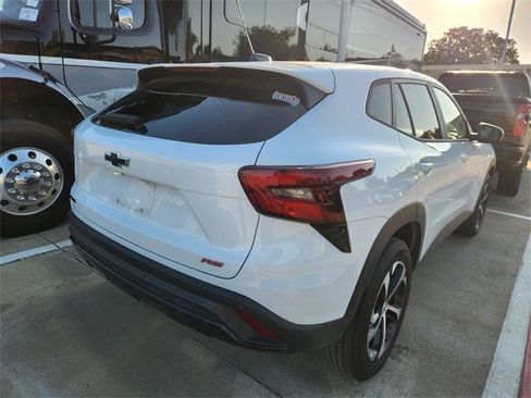 Used 2024 Chevrolet Trax RS FWD image 6