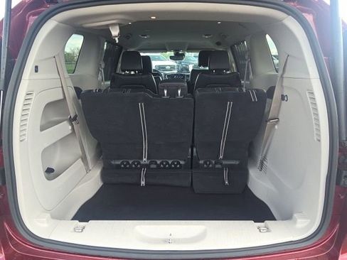 Used 2023 Chrysler Pacifica Touring-L image 11