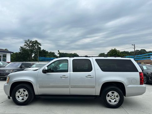 Used 2014 Chevrolet Suburban LT RWD image 4