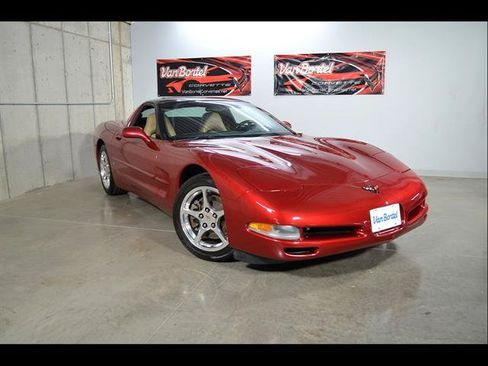 Used 2004 Chevrolet Corvette Coupe w/ Preferred Equipment Group RWD image 1