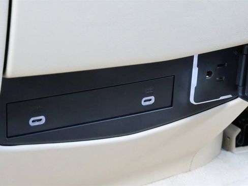 Used 2024 Cadillac Escalade ESV Premium Luxury image 25