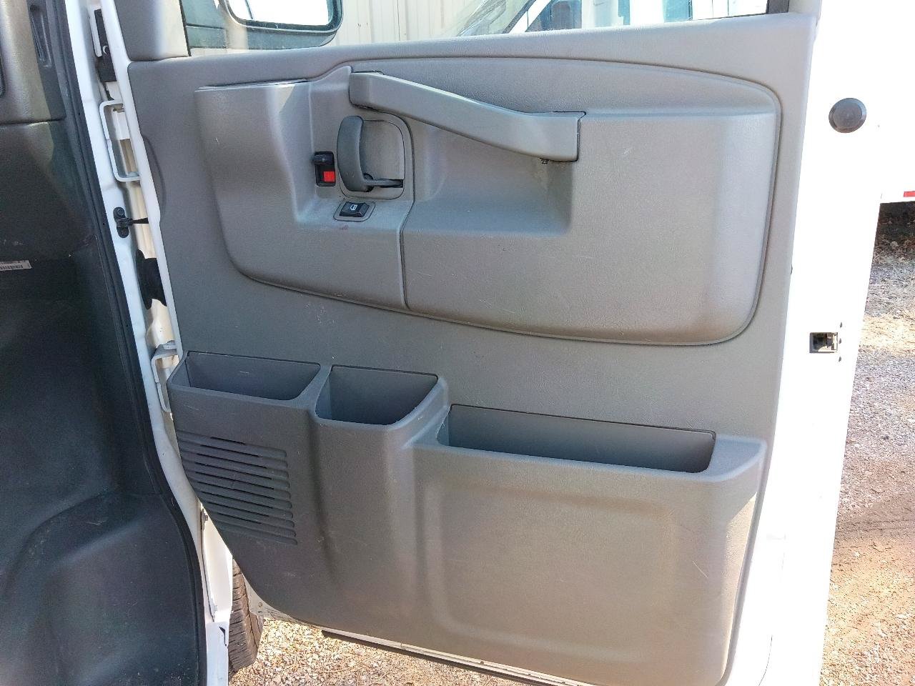Used 2019 Chevrolet Express 2500 w/ Driver Convenience Package RWD image 13