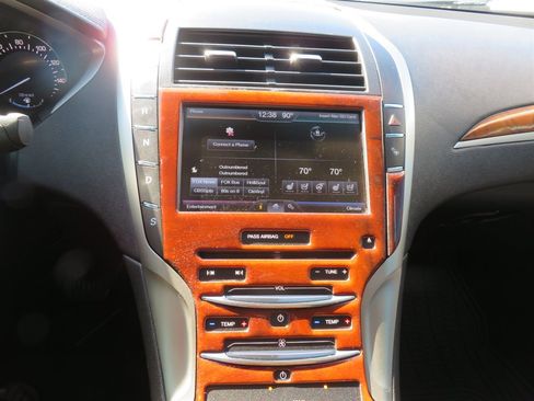 Used 2013 Lincoln MKZ Reserve image 18