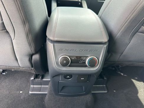 Used 2025 Ford Explorer Active AWD/4WD image 25