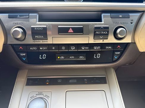 Used 2016 Lexus ES 350 w/ Luxury Package w/Wood Trim FWD image 19