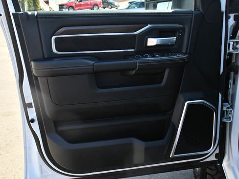 Used 2024 RAM 2500 Laramie AWD/4WD image 17