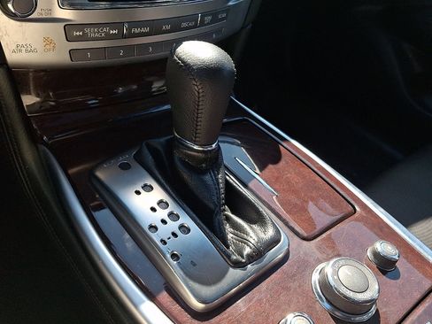 Used 2017 INFINITI Q70 L 3.7 AWD/4WD image 16