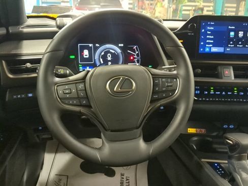 Used 2023 Lexus UX 250h F Sport AWD/4WD image 2