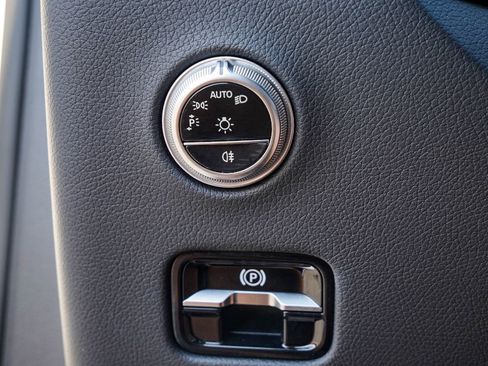 Used 2024 Mercedes-Benz GLC 300 image 19