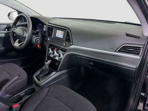 Used 2019 Hyundai Elantra SE w/ Cargo Package image 29