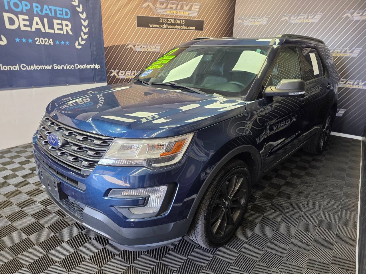 Used 2017 Ford Explorer XLT w/ Equipment Group 202A AWD/4WD image 1