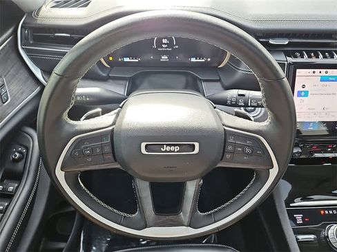 Used 2022 Jeep Grand Cherokee Limited image 20