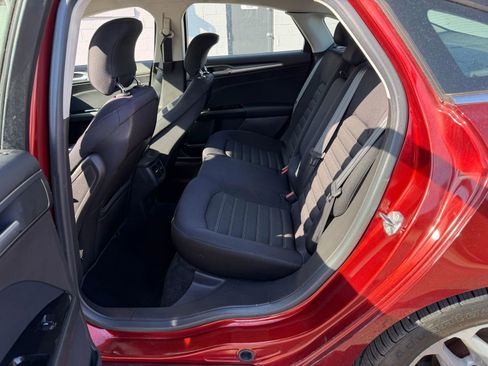 Used 2014 Ford Fusion SE FWD image 18