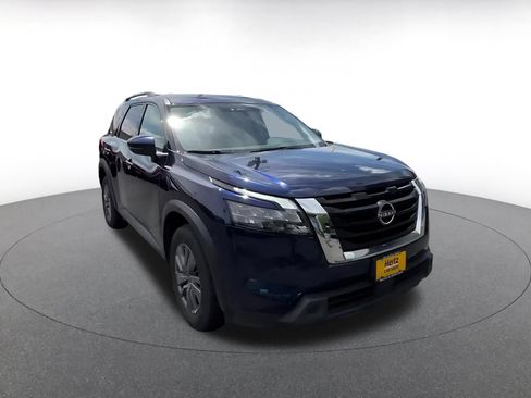 Used 2025 Nissan Pathfinder SV AWD/4WD image 3