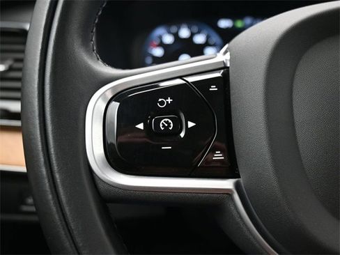 Used 2022 Volvo XC90 T6 Momentum w/ Advanced Package image 23
