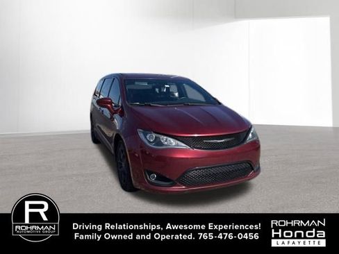 Used 2018 Chrysler Pacifica Touring Plus w/ S Appearance Package image 3