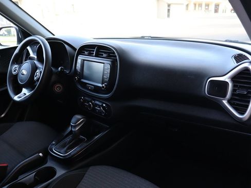 Used 2021 Kia Soul S FWD image 17
