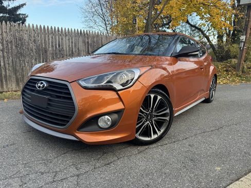 Used 2016 Hyundai Veloster Turbo image 2