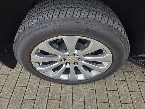 Used 2025 Chevrolet Suburban Premier image 12