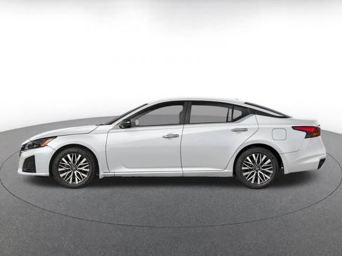 Used 2025 Nissan Altima 2.5 SV FWD image 3