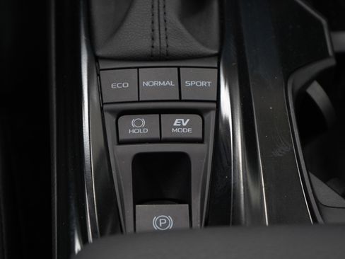 Used 2025 Toyota Camry LE image 18