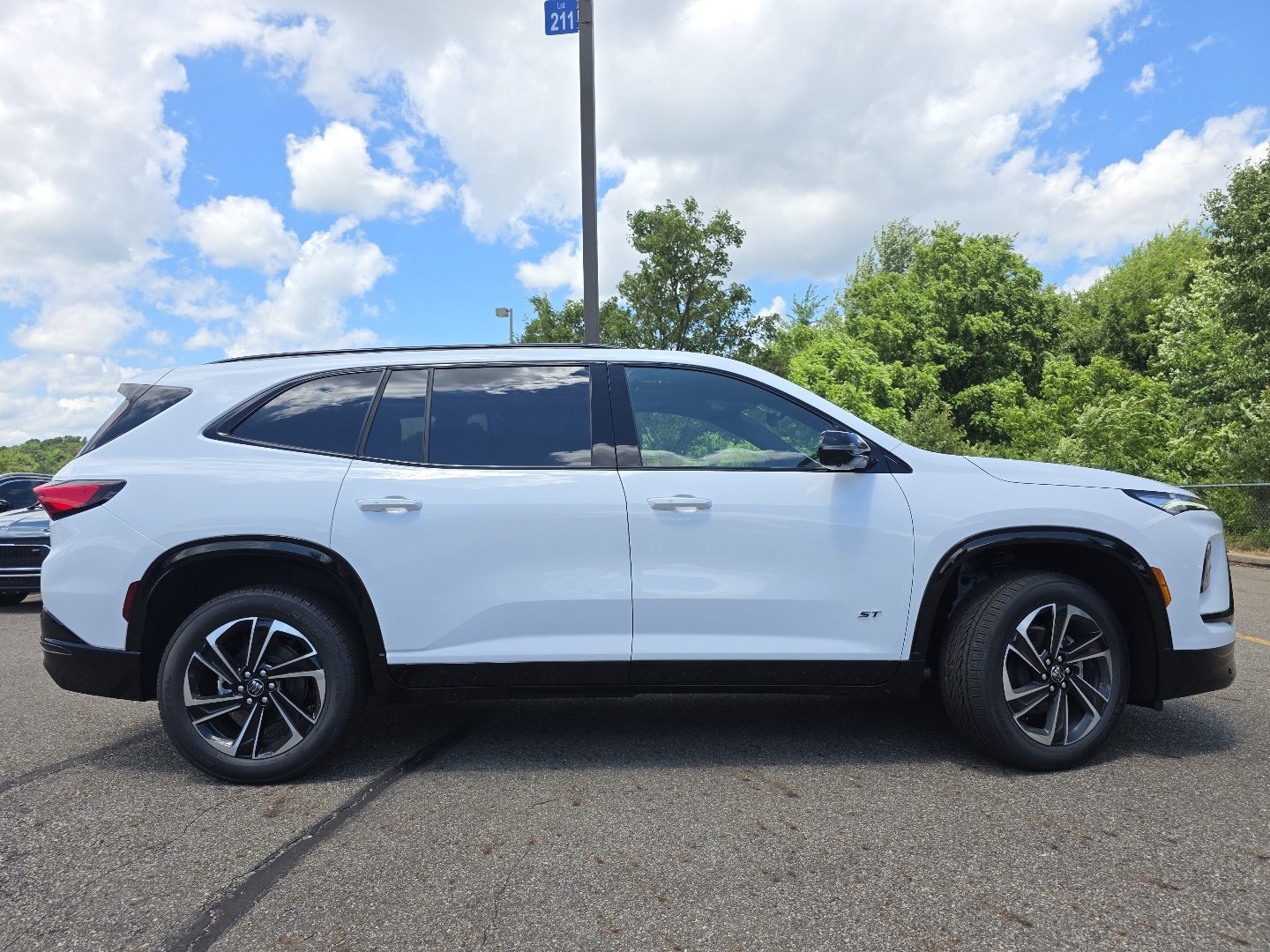 New 2026 Buick Enclave Sport Touring w/ Power Package FWD image 21