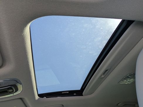 Certified 2025 Hyundai Elantra Limited image 19