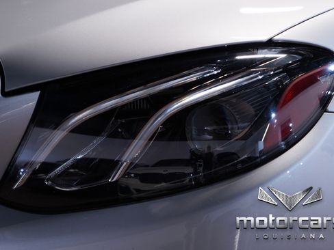 Used 2019 Mercedes-Benz E 300 4MATIC w/ Premium 1 Package image 11