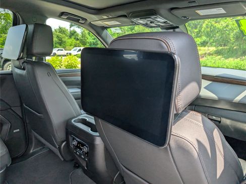Used 2024 Chevrolet Tahoe High Country w/ Advanced Technology Package AWD/4WD image 13