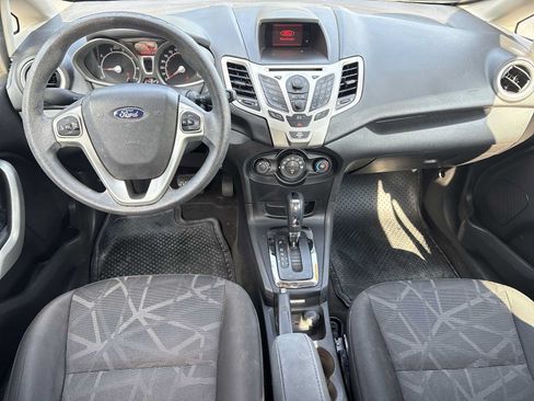 Used 2013 Ford Fiesta SE FWD image 2