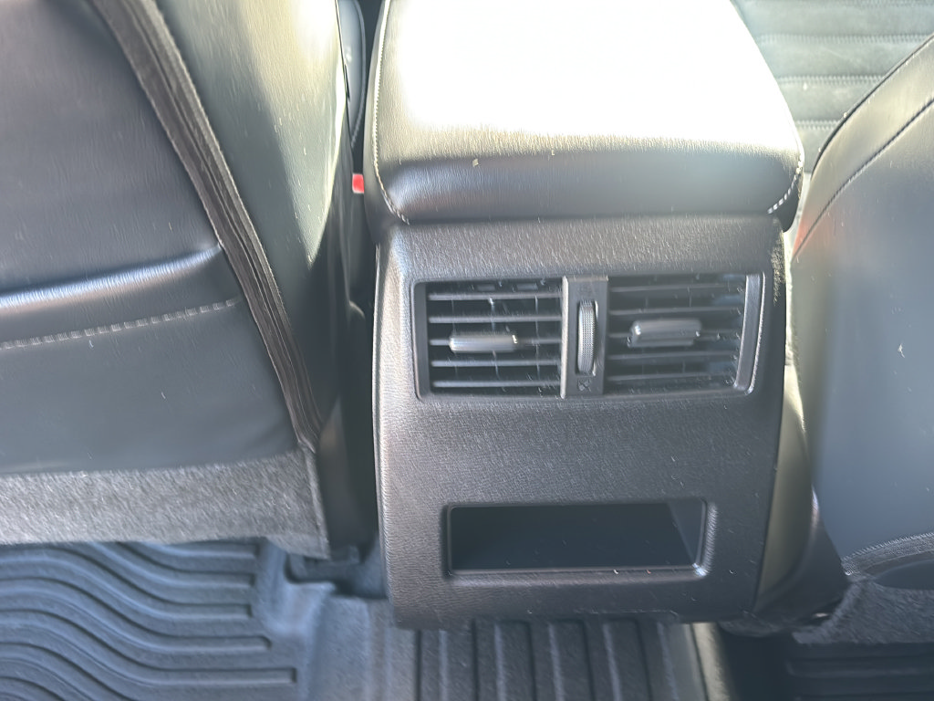 Used 2024 Mitsubishi Outlander AWD image 18