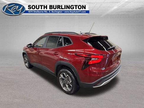 Used 2025 Chevrolet Trax LT w/ Driver Confidence Package FWD image 5