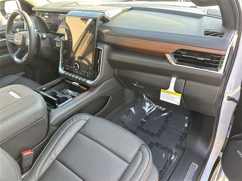 New 2026 GMC Yukon XL Denali w/ Denali Reserve Package image 32