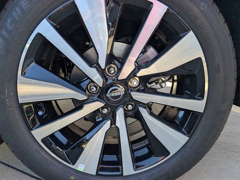 New 2025 Nissan Sentra SV w/ SV Premium Package image 7