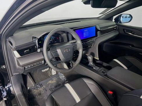 Used 2025 Toyota Camry SE image 10