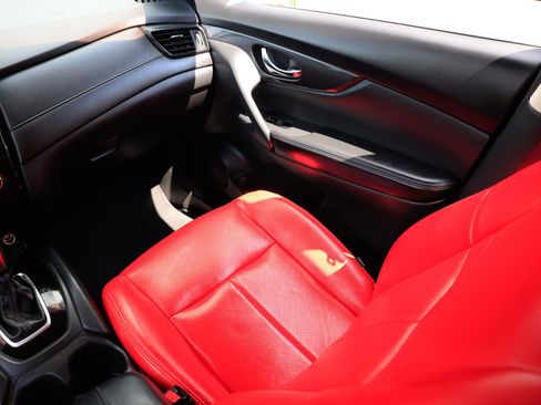 Used 2019 Nissan Rogue SV image 27