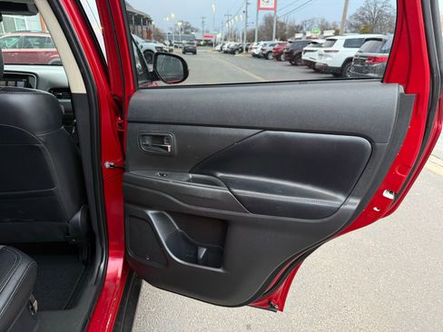 Used 2020 Mitsubishi Outlander SE image 29