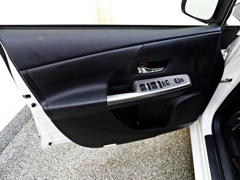Used 2015 Toyota Prius V Four FWD image 7
