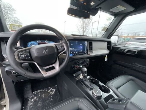 New 2025 Ford Bronco Outer Banks w/ Black Appearance Package image 15