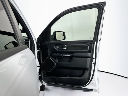 Used 2025 RAM 1500 Laramie image 32