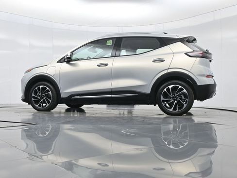 Used 2023 Chevrolet Bolt EUV Premier image 50