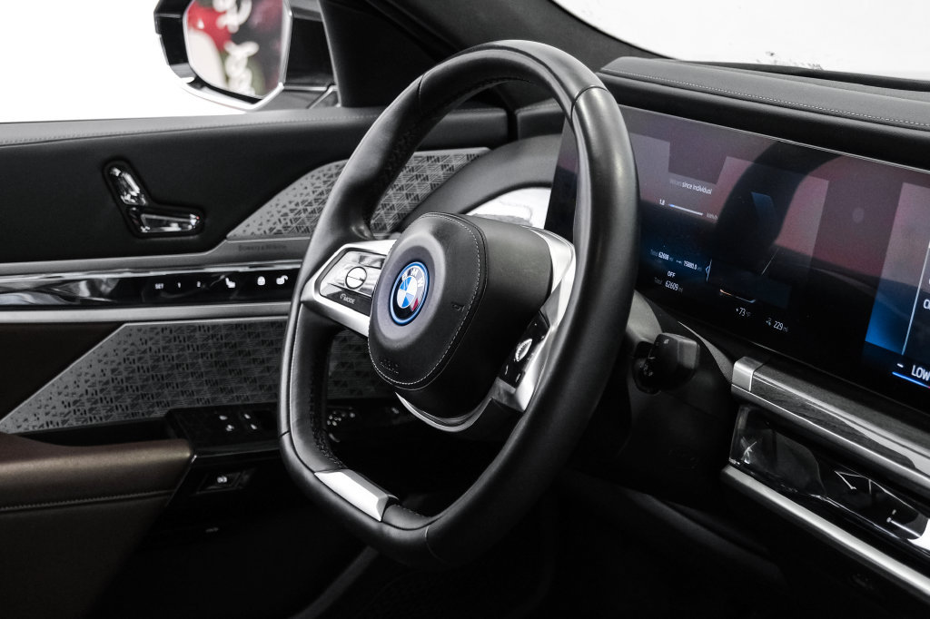 Used 2024 BMW i7 xDrive60 AWD/4WD image 16